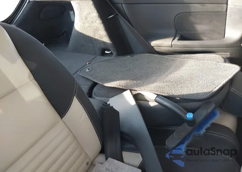 2011 Volvo C30 T5/T5 R-Design z USA, uszkodzony, nr VIN YV1672MK3B2232039